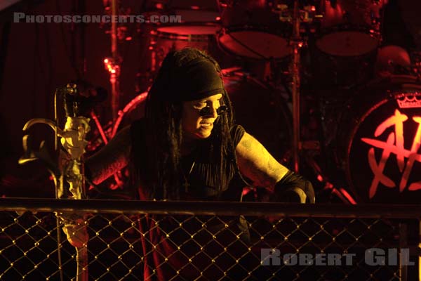 MINISTRY - 2008-06-15 - PARIS - Le Bataclan - Alejandro Ramirez Casa [Al Jourgensen]